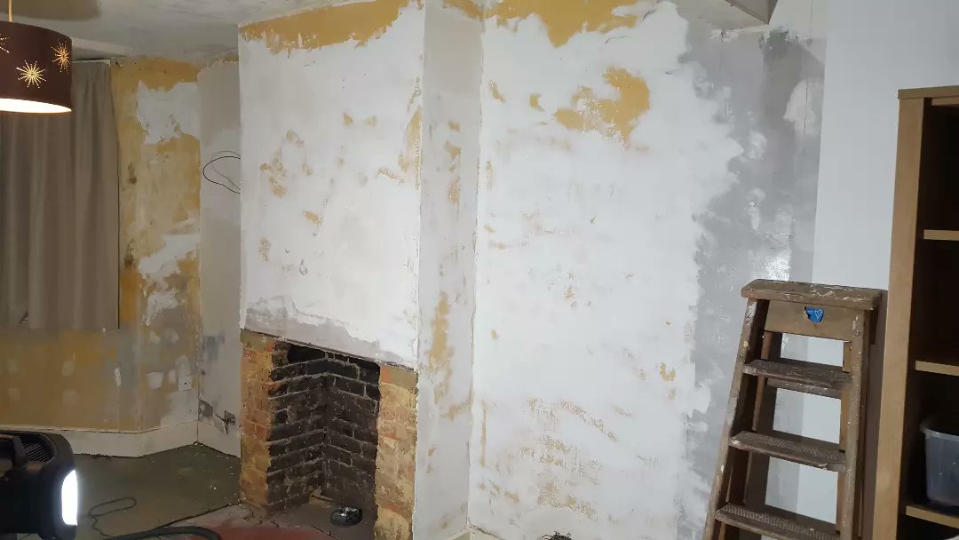Decor_Superior's tweet photo. Dartford project completed, before decorating we installed extra lighting and sockets, coving and ceiling roses, new radiators, new fireplace and created extra storage including new shelving. https://t.co/lZ7KQa39gM