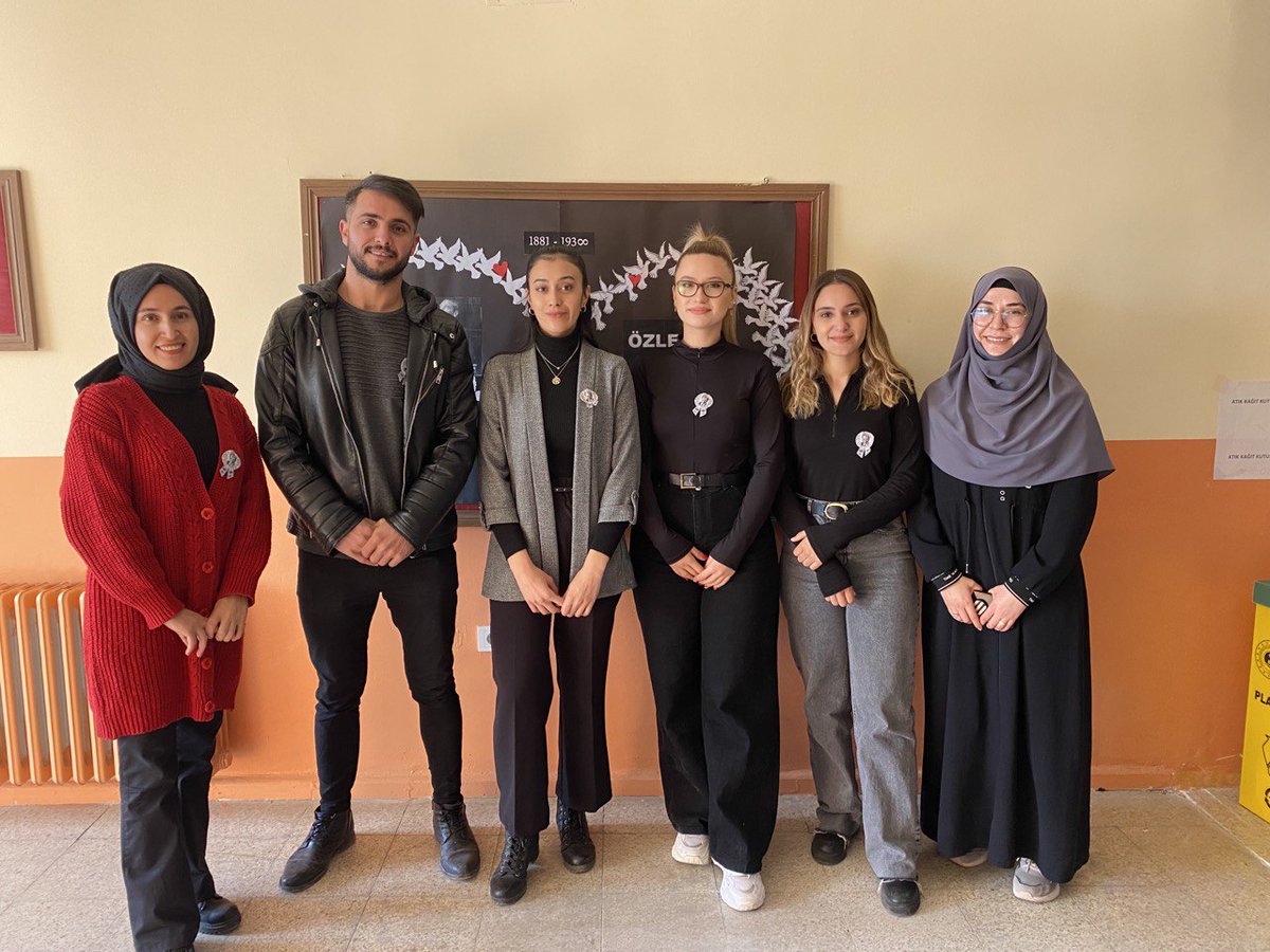 Başöğretmenimiz Gazi Mustafa Kemal Atatürk'ün vefatının 84.yıl dönümünde saygı minnet ve şükranla yad ediyorum..🇹🇷🇹🇷 #10Kasım