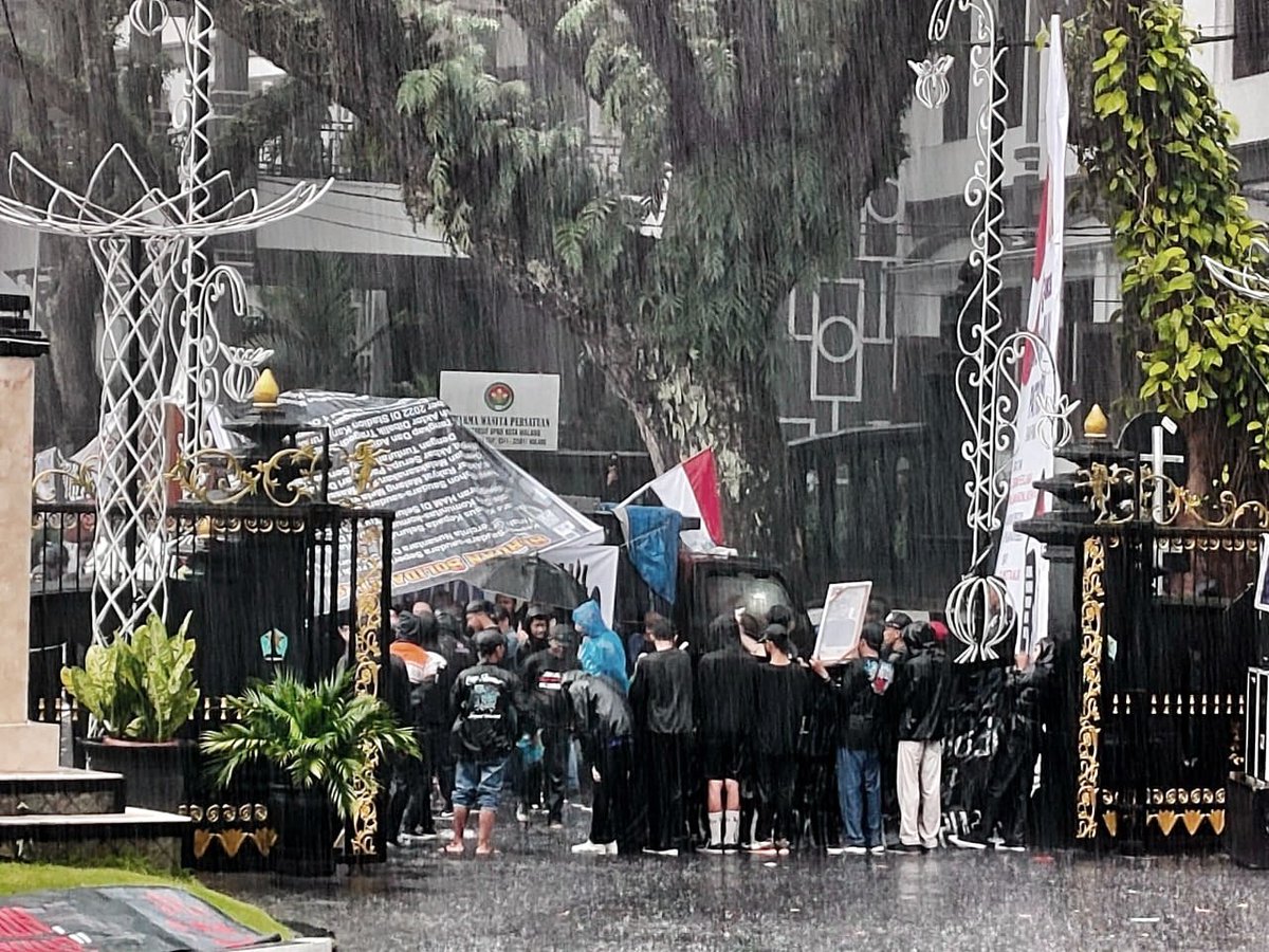 Kami tetap berdiri untuk sebuah keadilan !!! #Sikap #UsutTuntasTragediKanjuruhan