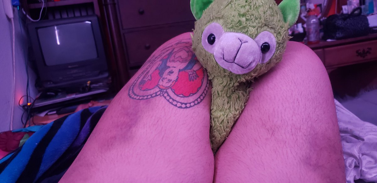 GorgonLulu's tweet photo. Laying in bed with strep throat admiring my bruises from my beast 🦁
I want more bruises !!!
#bruises #prettybruise #bdsm #kink #impactplay #thiccthighs #kinkylittle #sfkink #kinksf #sfbdsm https://t.co/SaTgADUivD