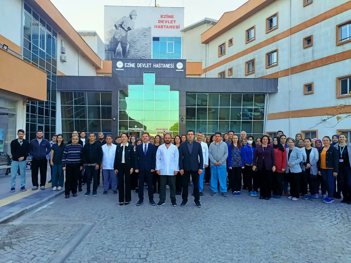 ezine_dh's tweet photo. Ezine  Devlet  Hastanemizde Ulu Önder Mustafa Kemal Atatürk’ün ölümünün 84. yıl dönümü,  törenle anıldı.
Düzenlenen törene, idari kadro, hastane personeli ve hastalar katılım gösterdi.  Saygı duruşunun ardından İstiklal Marşı'nın okunması ile tören sona erdi. https://t.co/850TSEkcMq