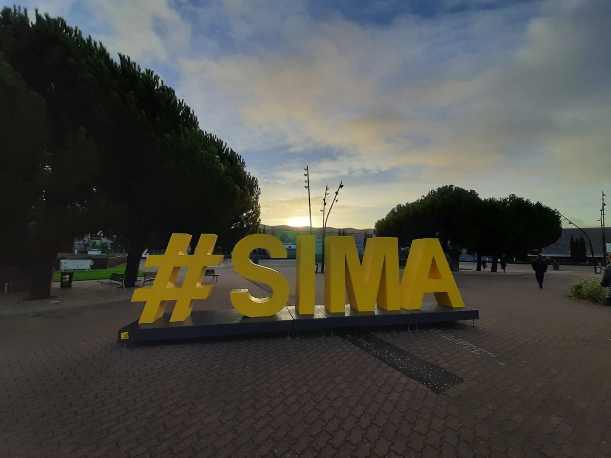Dernier jour avec ITK sur le #sima2022.
 
- 🏆 Gagnants #SimaAwards Gold pour les "services et logiciels" et la prédiction de récoltes hebdomadaires

- Salués par la FNSEA pour nos modélisations de prédictions  rendements de grandes cultures et prairies 
#secheresse 
Hall 6 C053