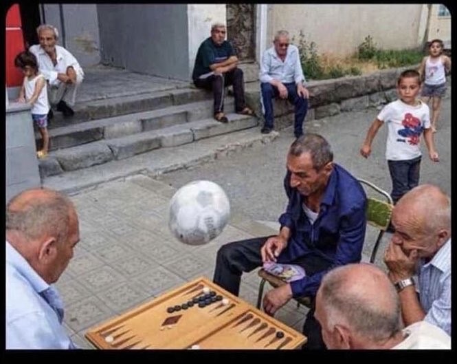 3aziz_R's tweet photo. لحظات وبعدها.. 
سيتعلم هؤلاء الاطفال كلمات اول مره يسمعونها بحياتهم 😂 https://t.co/j3Yck2sG4l
