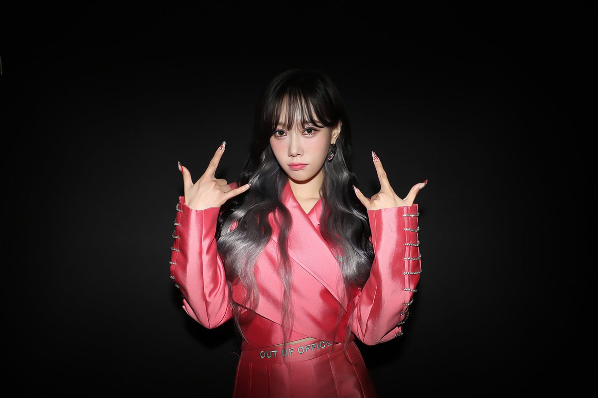 picsofhandong's tweet photo. she's so beautiful in every outfit😵‍💫 https://t.co/eOySXmTHxd