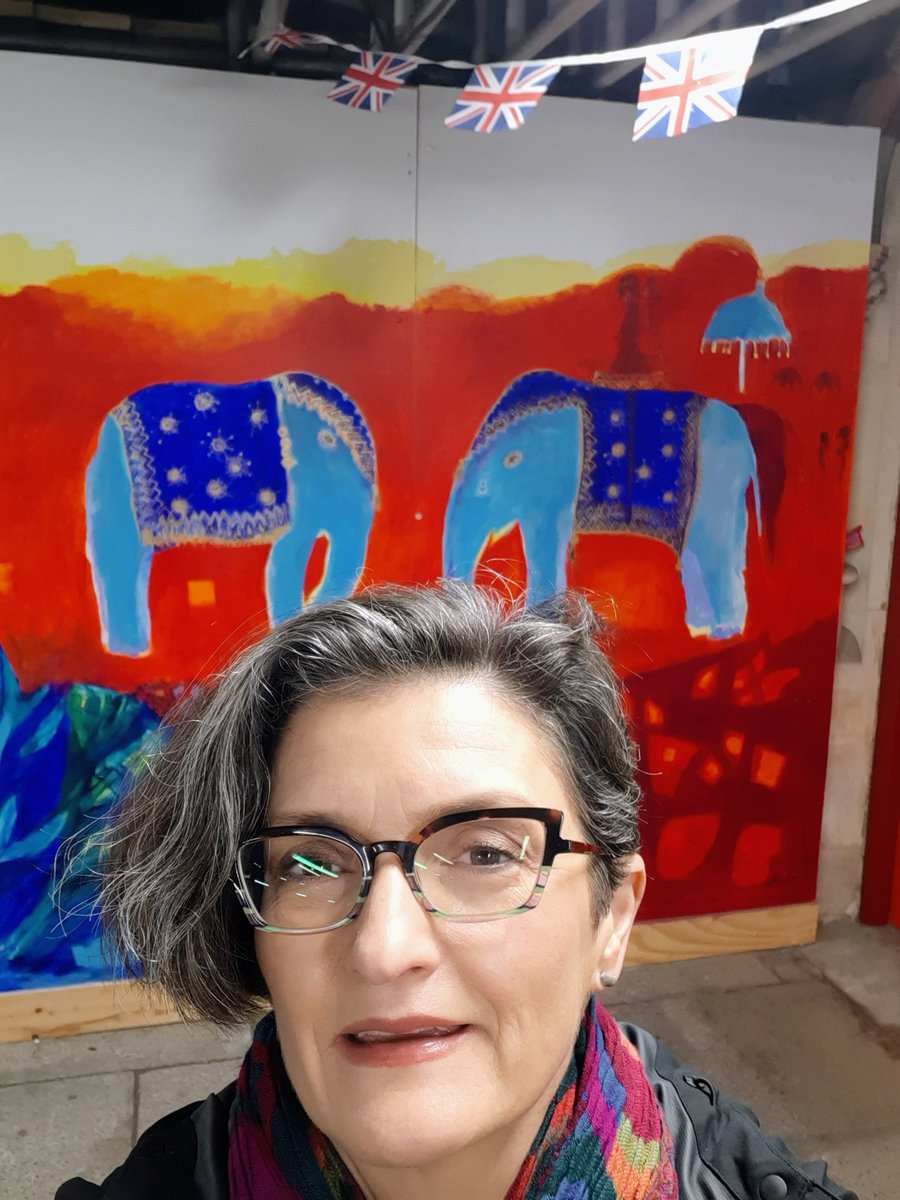 E_Jeannot's tweet photo. On my way to the #MedComms event at Heathrow; not a morning person 🥱
Thanks goodness for the elephants 🐘 on the platform 🙂
#CPD #Networking #FutureClients https://t.co/MEpBKOnJ02