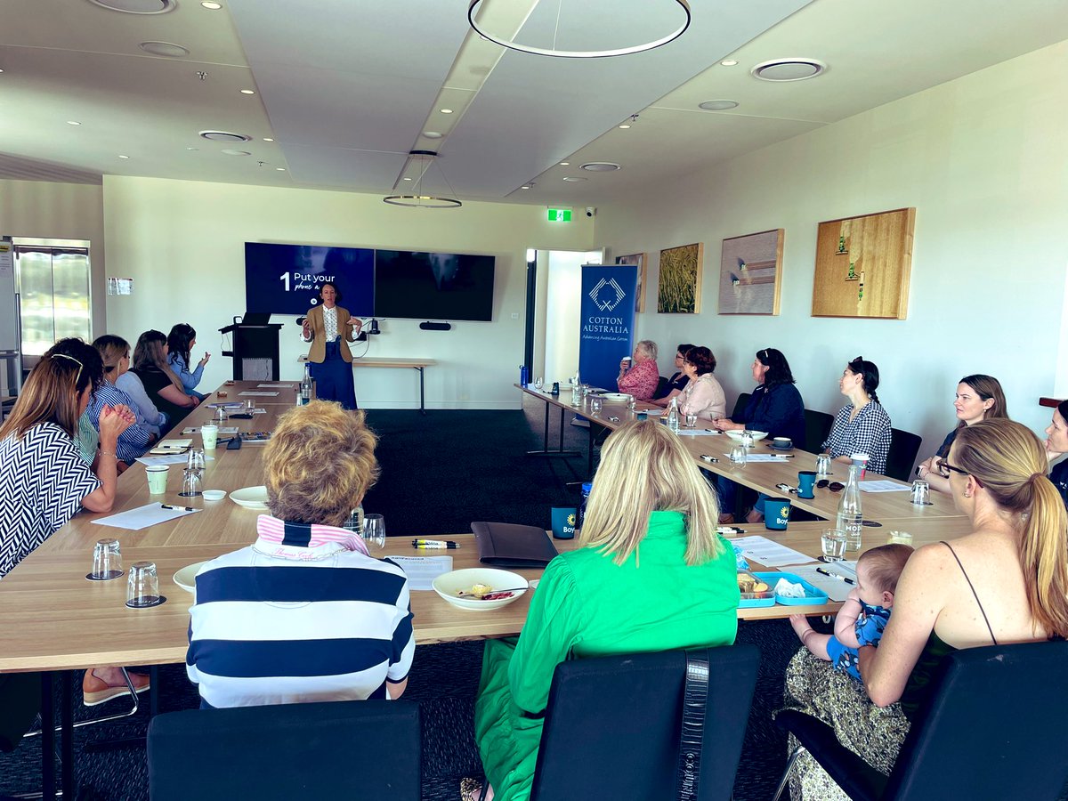 HBrickhill's tweet image. Celebrating 20 years of #WinCott by sharing tips with southern growers on farm office efficiency with @AgriFocused. 💻📚🍰☕️
Thanks to @SouthernValleys @CottonAustralia and Boyce Accounting for the chance to get together!