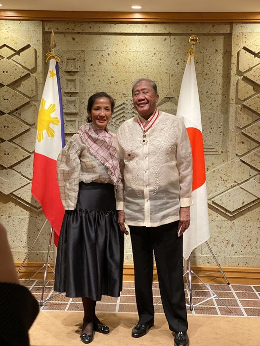 tribunephl's tweet image. TUGADE RECEIVES JAPAN'S ORDER OF THE RISING SUN, GOLD AND SILVER STAR HONOR

LOOK: Former Transportation secretary Arthur Tugade has been conferred the Order of the Rising Sun, Gold and Silver Star honor by Japan. 

#ArthurTugade 
#DailyTribune