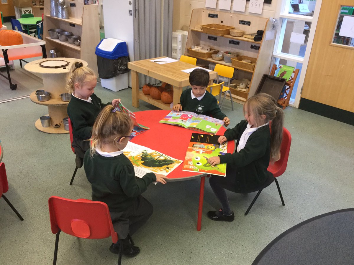 GatesPenguins's tweet image. We have been enjoying #readingforpleasure this week. #thegateseyfs #readingeyfs #earlyyears