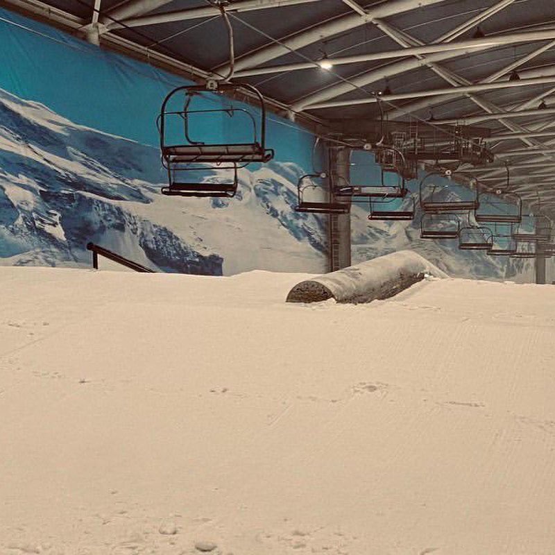 SnozoneMadrid's tweet photo. Nuestros compañeros de pista 🏂 junto con los chicos del team están preparando el nuevo snowpark. ❄️ 

Trabajan cada noche para tenerlo listo muy pronto. ¡¡En breve os pasaremos la nueva configuración!! 🙌🏻🙌🏻🙌🏻 Gracias @TOTOSNOWBOARD @mikimagister @vitivarela por el currazo. 💪 https://t.co/uSHX3cOnM0