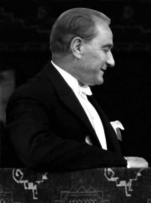 Saygı,sevgi,özlem ve minnetle anıyoruz..Işıklarda uyu ATAM
#10Kasim1938 
#Ataturk 
#Sonsuzadek  🙏🙏❤❤