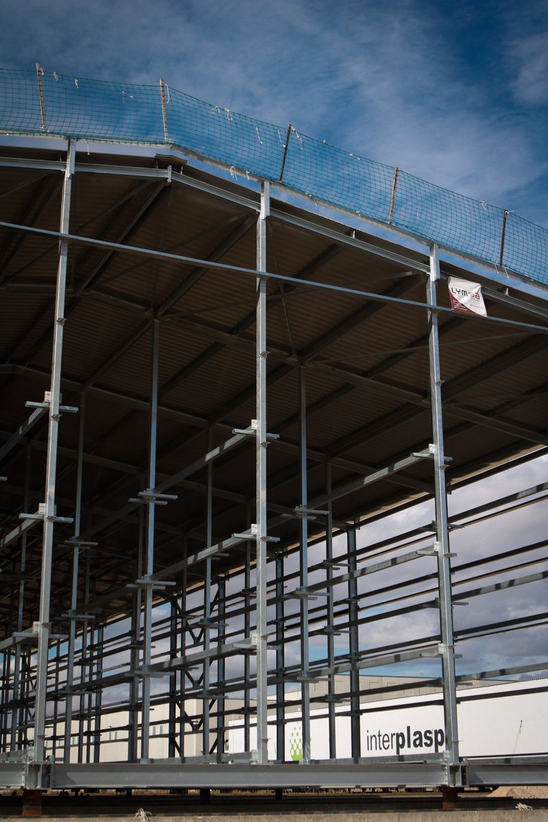 Interplasp_es's tweet photo. Primera fase de las obras de ampliación de las instalaciones de #Interplasp. Actualmente contamos con 28.000 m3 de instalaciones y una vez completadas las tres fases doblaremos la superficie hasta los 53.000 m3.
Noticia: https://t.co/Arb5GTOzbX https://t.co/LoyVL24pHW