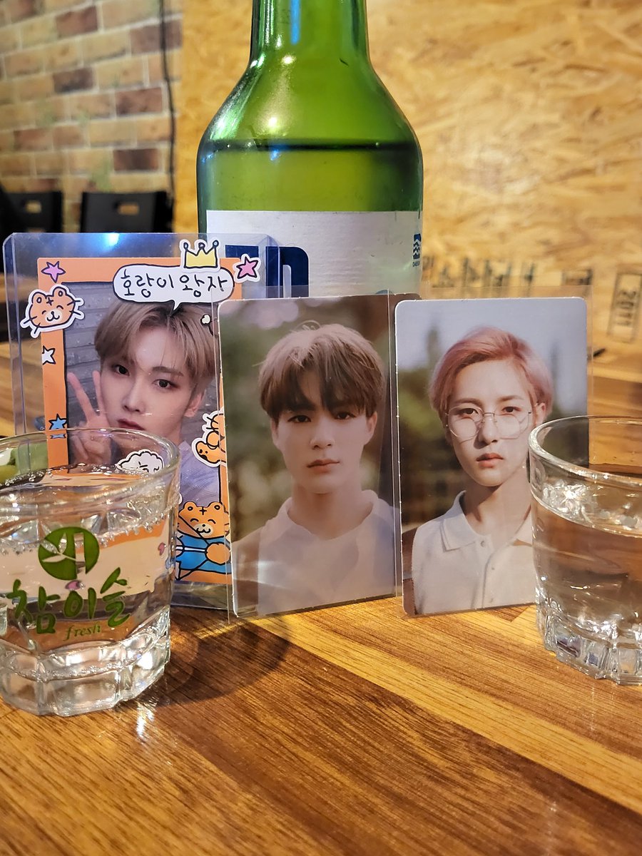 soabangbang's tweet photo. 날이 추워져서 대방어를 조질께 했지만 조져진건 나였다... 가격 쬐에끔 비싸지만 방어상태 보세요 걍 돌아버림. 소주 마실수밖에 없음. 나 근데 소주 별로 안좋아하고 잘 안마시는데 쫙 들어갔어.. 
여기는 서면 인해. / 방어뿐만아니라 걍 모든 안주맛집
#호영씨_아아아아 https://t.co/UJM24f3pHk