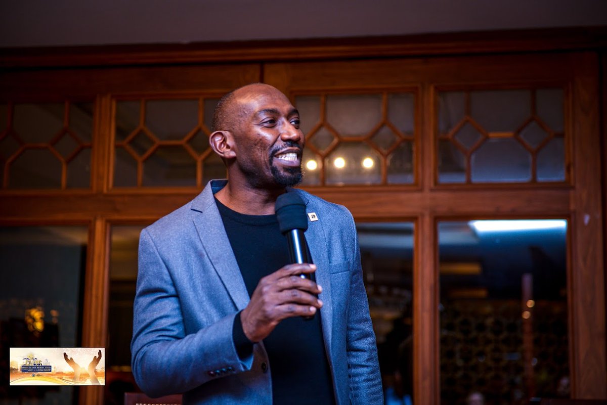 caans2022's tweet photo. The 2022 CAANS Congress President gave a warm welcome to the delegates at the cocktail party #cocktail #CAANS2022 @ekm0078 https://t.co/Bka3rtiihA