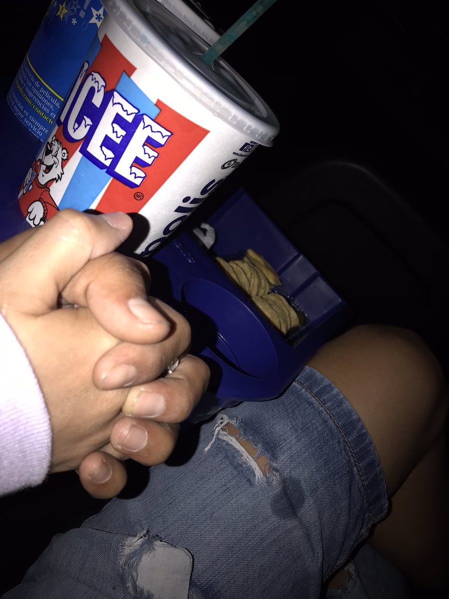 LibDePaz's tweet photo. Noche de cine con mi novio , no soy tan fan de la peli que fuimos ver porque fue de anime jajaja 🤣, pero la cita es cita 🥰@ryshardsc https://t.co/lMCNJ5yMT7