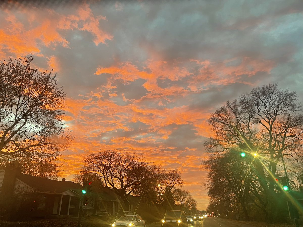 Chani2022's tweet photo. Si no crées en Dios, mira este hermoso atardecer. https://t.co/YPDU1TLPjL