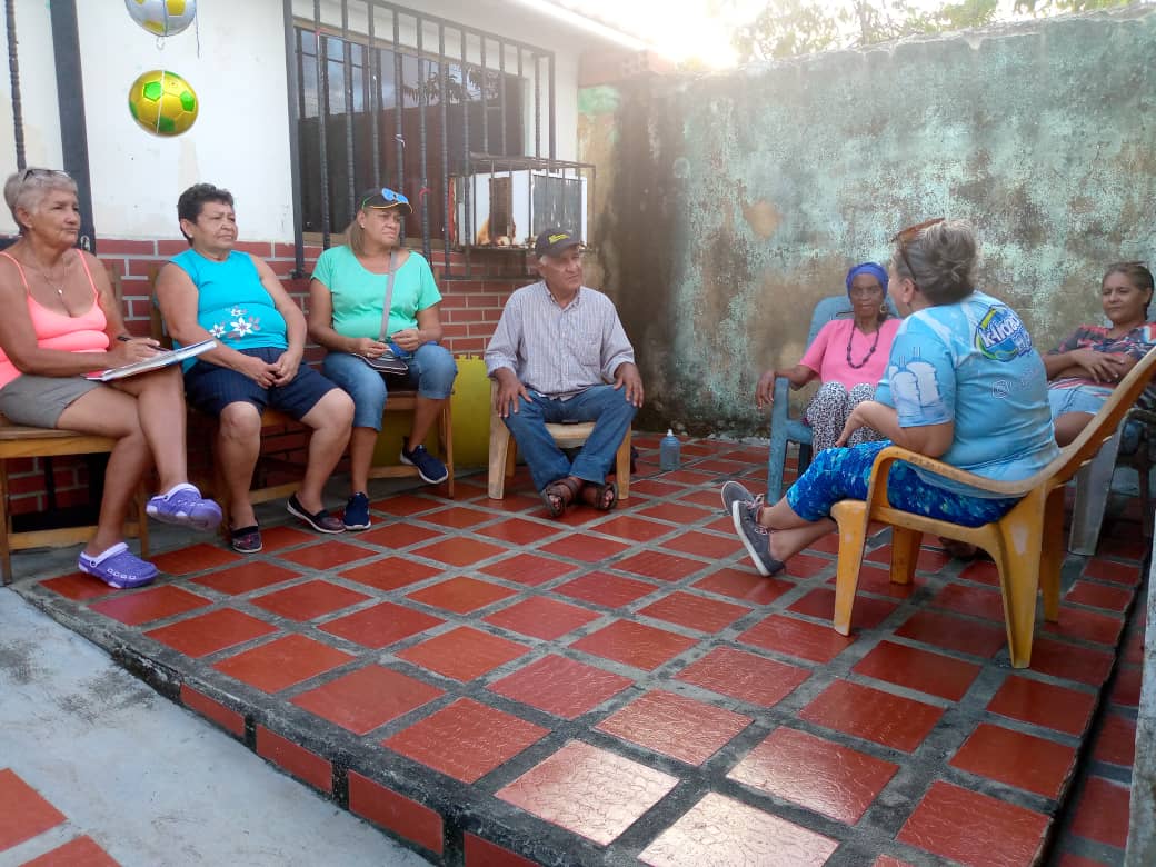 brion_pj's tweet photo. #Nov01
Conversatorio en el sector 3 de Junio, parroquia #Higuerote, organizado por Elena Rojas, con la colaboración de @Karina06130328 y Ligia Martínez y facilitado por @Rosemary0707
@Pr1meroJusticia en las comunidades, conversando con la gente.
@ActivismoPJ
@Activismopjmir https://t.co/wLBjFaIpnU