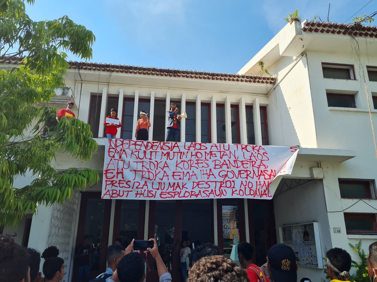 "Independence does not mean to replace white skin with black skin, it is not to replace one flag with the other flag, nor to replace people in the government, what we need the most is to end this colonial exploration." 

-  youth protest in front of parliament 2022