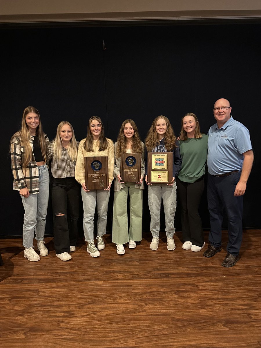 BPGirlsGolf's tweet photo. A great time tonight celebrating success at all levels in our program. Thank you girls for an awesome year and evening. @BayPortHS https://t.co/xHHy57fKLE