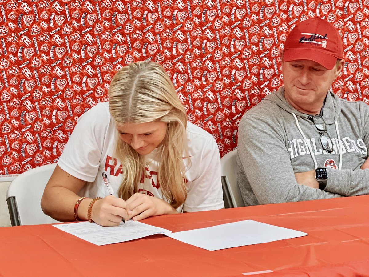 chloe_greene's tweet photo. Officially a Highlander! Can’t wait to get started in January 🥎 @RadfordSoftball @K__Goodman_97 @marissa_yow https://t.co/knXsK9sVFQ