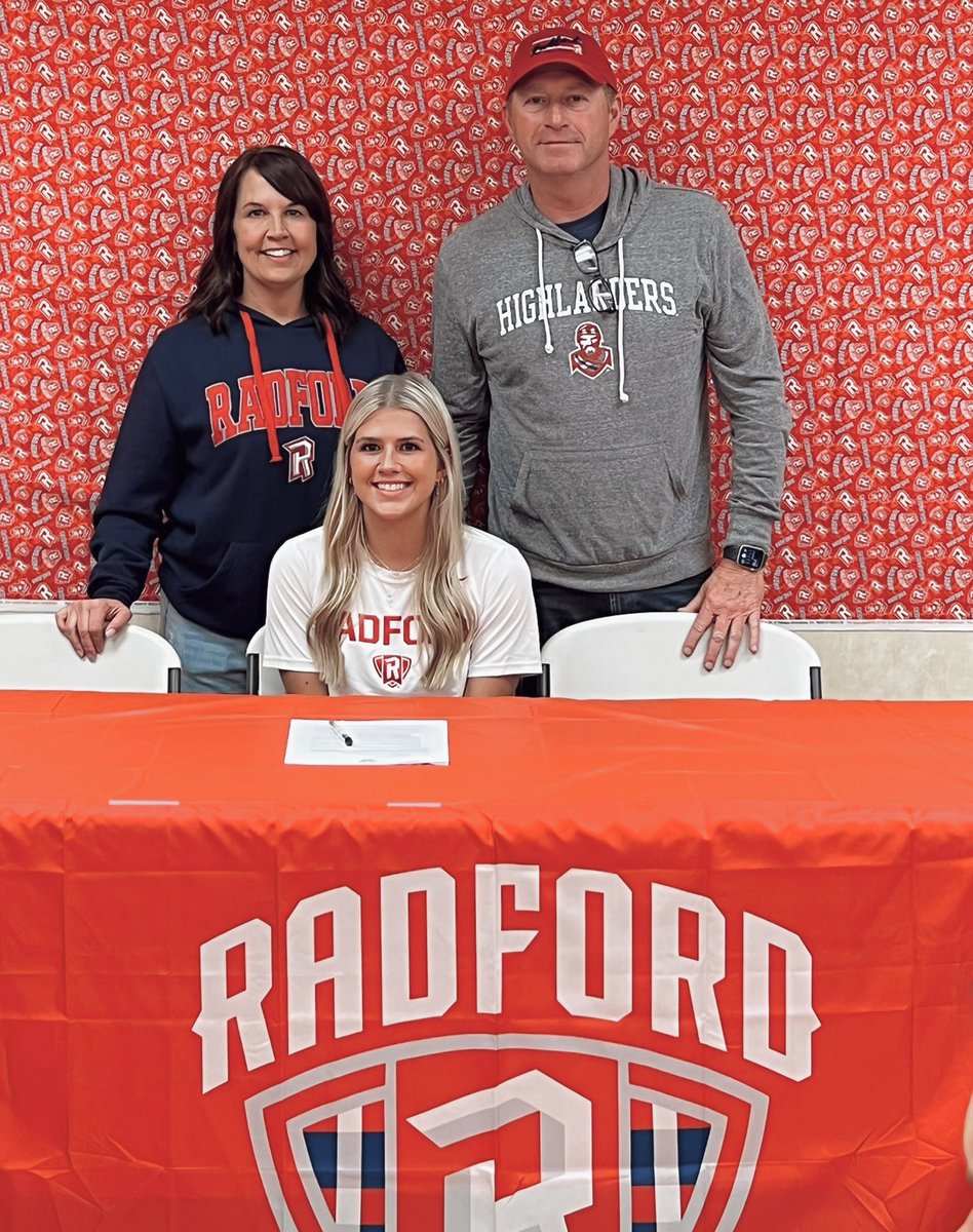 chloe_greene's tweet photo. Officially a Highlander! Can’t wait to get started in January 🥎 @RadfordSoftball @K__Goodman_97 @marissa_yow https://t.co/knXsK9sVFQ