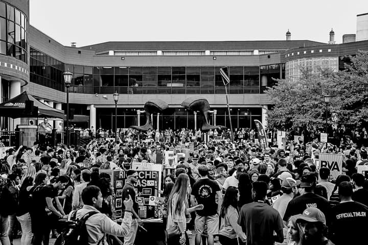 Chapman_MASC336's tweet photo. Did you know that @VCU has over 500 groups for students to join? These groups range from the Alliance of Milk Drinkers to Fraternity and Sorority groups. Find what interests you here! https://t.co/cTu8fyu17M #TwitterScavengerHunt #MASC336 

Pic credit: VCU https://t.co/GY3AensKmH
