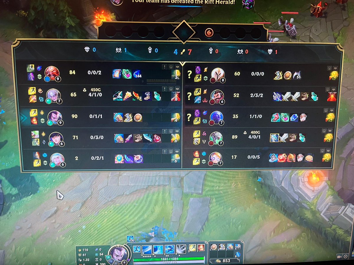 To be fair, it´s okay that im losing this, bcs i played bad aswell. My enemy laner was over 100cs behind me. It´s kinda funny, that Ryze win that Game. He does 0.