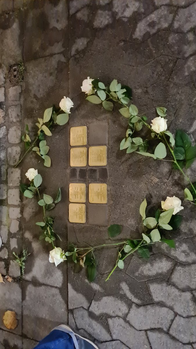 FurGedenken's tweet photo. 9. November, Verlegung von 6 #Stolpersteinen für die Familien Lang und Salmon in #Frankenthal Gedenkveranstaltung am Mahnmal der zerstörten Frankenthaler #Synagoge 
#WeRemember #Gedenken #9November1938 #KeinVergessen https://t.co/S66qwLhvzh