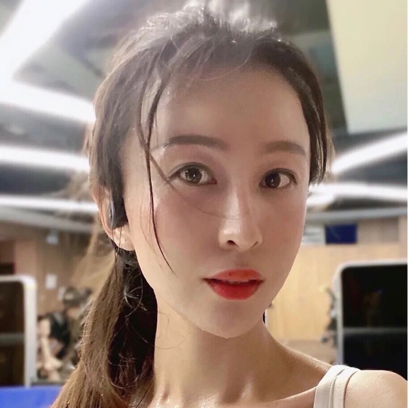 qfXK1nBE3zfTLR8's tweet photo. 不要問我是不是單身，如果你有本事，即使我有老公你可以泡 https://t.co/9YDlIMY2Dn