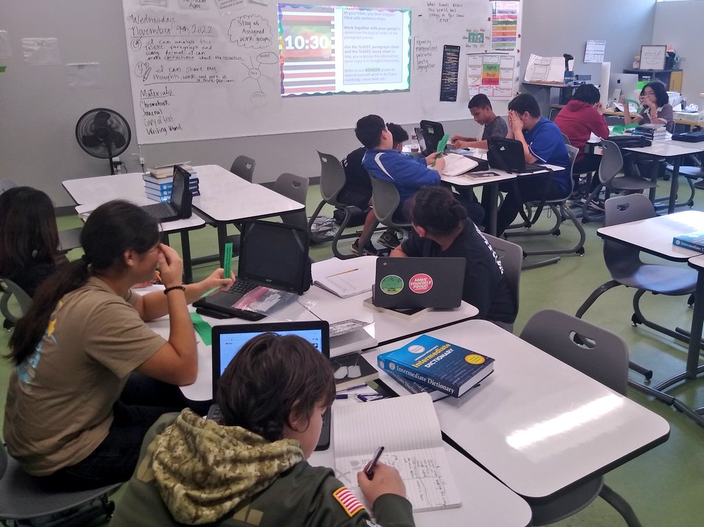 HBoemler's tweet photo. Today we put together a dismantled paragraph to establish the relationship between informational paragraphs and essays using ToSEEC. #ajbistheplacetobe https://t.co/5XJf5KK7d6