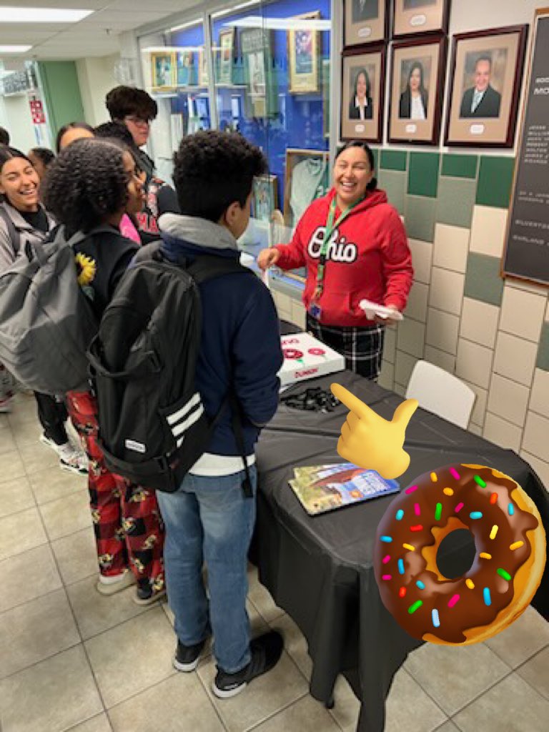 CounselRAMS_MHS's tweet photo. 🍩 Donut know the answer? Our Go Center Advisor @mhs_go has all the info for your college questions @GenerationTexas Week https://t.co/HvzNxNApIN @MontwoodHS #teamsisd #OCB https://t.co/r4sY1G17vC