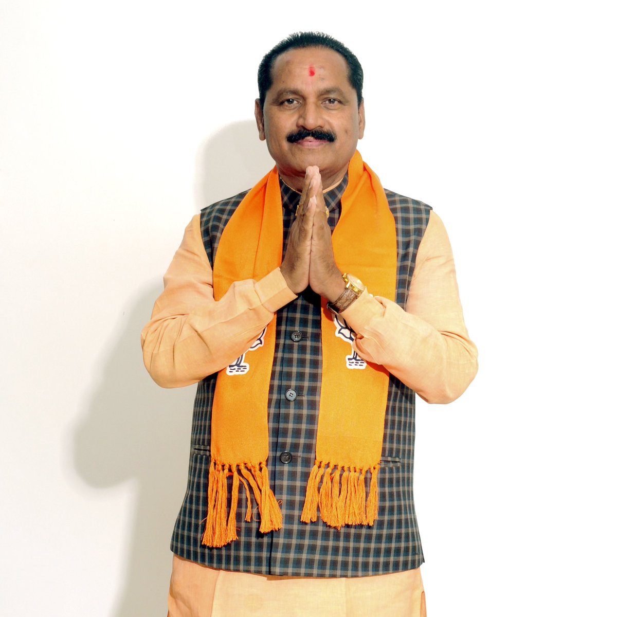 KiritsinhJRana's tweet photo. *ખૂબ ખૂબ આભાર*
ભારતીય જનતા પાર્ટી દ્વારા મને 61-લીંબડી વિધાનસભાના ઉમેદવાર તરીકે સતત ૯ મી વાર જાહેર કરવા બદલ દેશના યશસ્વી વડાપ્રધાન શ્રી @narendramodi,@amitshahofficial શ્રી @jpnaddaofficial શ્રી @bhupendrapbjp, શ્રી @CRPaatil અને પ્રદેશ પાર્લામેન્ટરી બોર્ડ નો હૃદય પૂર્વક આભાર 🙏🏼 https://t.co/i3vBoZ4WOh