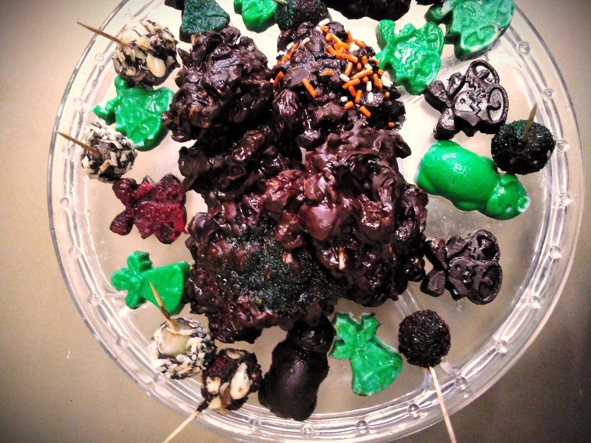 GrannyVBakes's tweet photo. PLACE YOUR ORDERS TODAY!

Here at Granny Vernea's Sweets are Self-Care! Cash App: $grannyvbakes 

#chocolatel #Christmasgifts #bells #pigs #clusters(#almonds/#walnuts/#pecans)#spicychocolate #boxofchocolate #giftsforher #giftsfromhim #giftsfromkids #holidayshopping #holidaytreats https://t.co/J5641SiSat