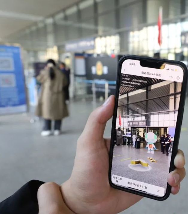 Nanchang_China's tweet photo. The AR navigation(AR导航) project of Nanchang West Railway Station is about to be put into use. Through AR , you can accurately reach the bus station, subway station, and other places , so that passengers can feel convenience .#NanchangVR2022 #ChinaHitech
@DynamicJiangxi https://t.co/WFtztAFemP