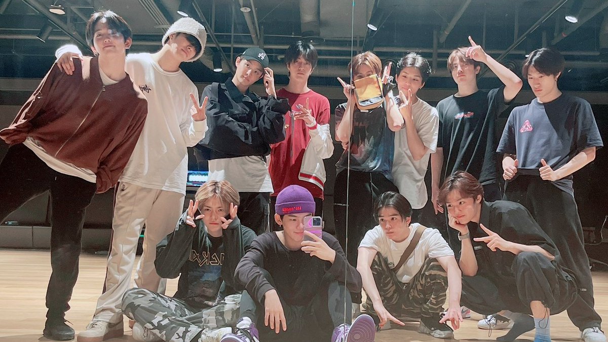 hooniestyles's tweet photo. in that dance practice room, memories were left.
@treasuremembers https://t.co/dpNgOy3WTy