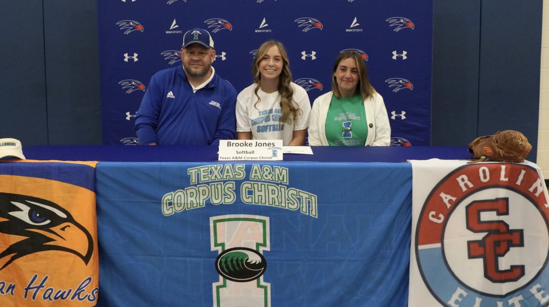 brookejones2023's tweet photo. Signing day was everything I wanted and more!! Thank you to all of my coaches for getting me here and everyone who came out to support!! I AM OFFICIALLY AN ISLANDER!🤙🏼🤙🏼 @IslandersSball @mamacoachrod @EliteOwens @hawksofhanahan @TheFactory843 @jfordham21 @ECBaseballAcad https://t.co/yowTGSq333