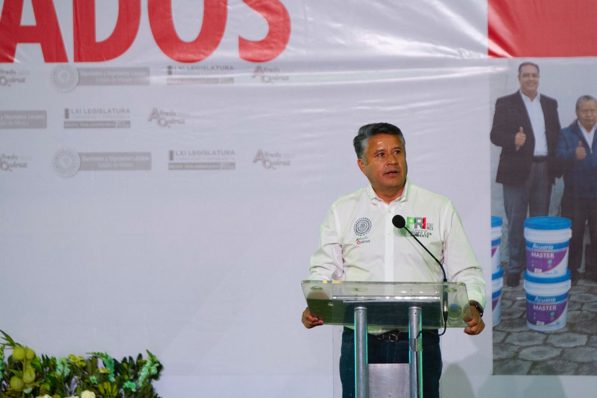 PRI_EDOMEX's tweet photo. Para el @PRI_EDOMEX es de suma importancia seguir trabajando por y para las #FamiliasMexiquenses. Hoy, el Presidente del #PRIEdoméx, @EricSevillamx, reconoció la labor del Diputado @AlfredoQuirozF durante su #PRImerInforme legislativo. 

¡Muchas Felicidades!

#OrgulloPriista https://t.co/1fKFlSRTZm