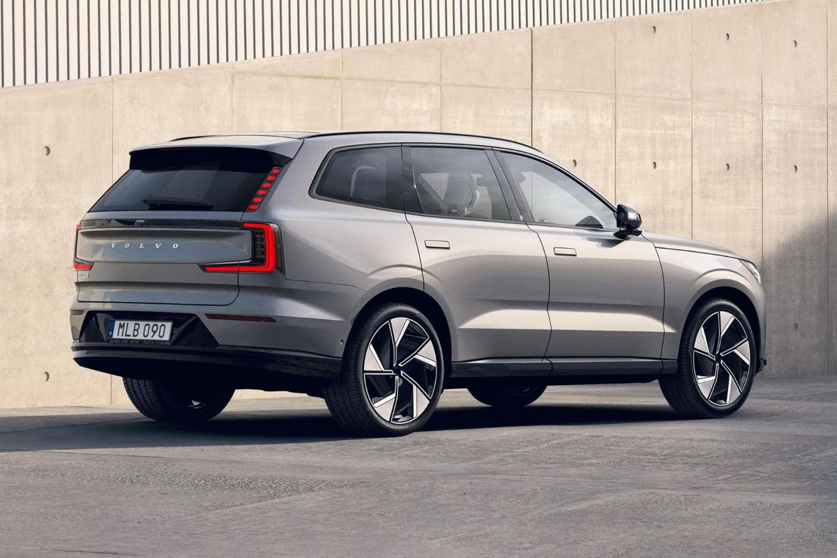 This is the new 2024 Volvo EX90, the Swedish company’s new flagship electric SUV, and a car that upholds Volvo’s hard-won reputation as a safety pioneer. it will launch with up to 496-hp and an expected range of around 300 miles. 

#volvo #volvoex90 #ex90 #ev