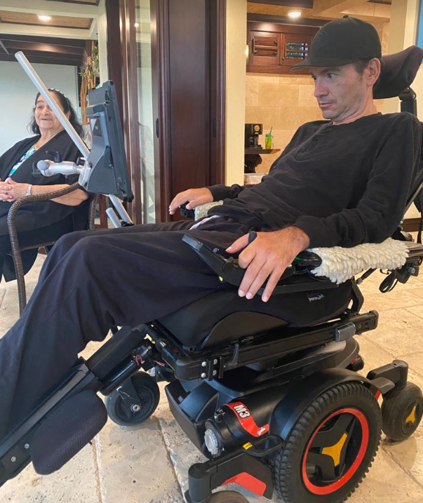 aVoice4ALS's tweet photo. "We KNOW #NurOwnWorks"
~@GoettlShelly (11.9.22)

▪️May 2017 #ALS thumb onset
Roberto's hand paralyzed

▪️Aug 30 #NurOwn EAP dose
Regained function in his fingers &amp; strength in arm. Now he can operate his own wheelchair! 

ZERO pts on #ALSFRS but "clinically meaningful" for QOL! https://t.co/YzNX6hEh1T