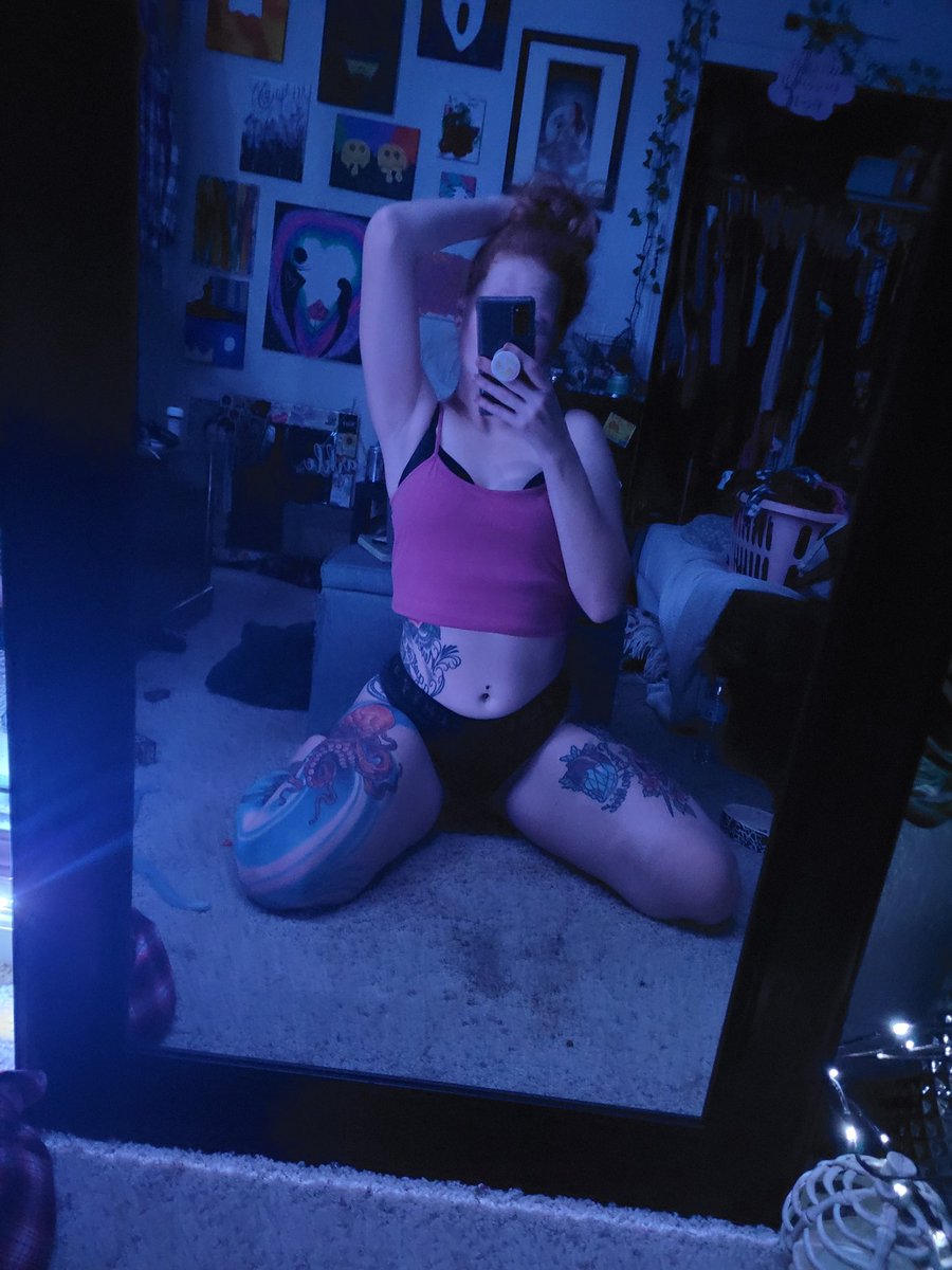 avarice_drag_'s tweet image. I did a work out lol someone has to call me a good girl now... please 😥