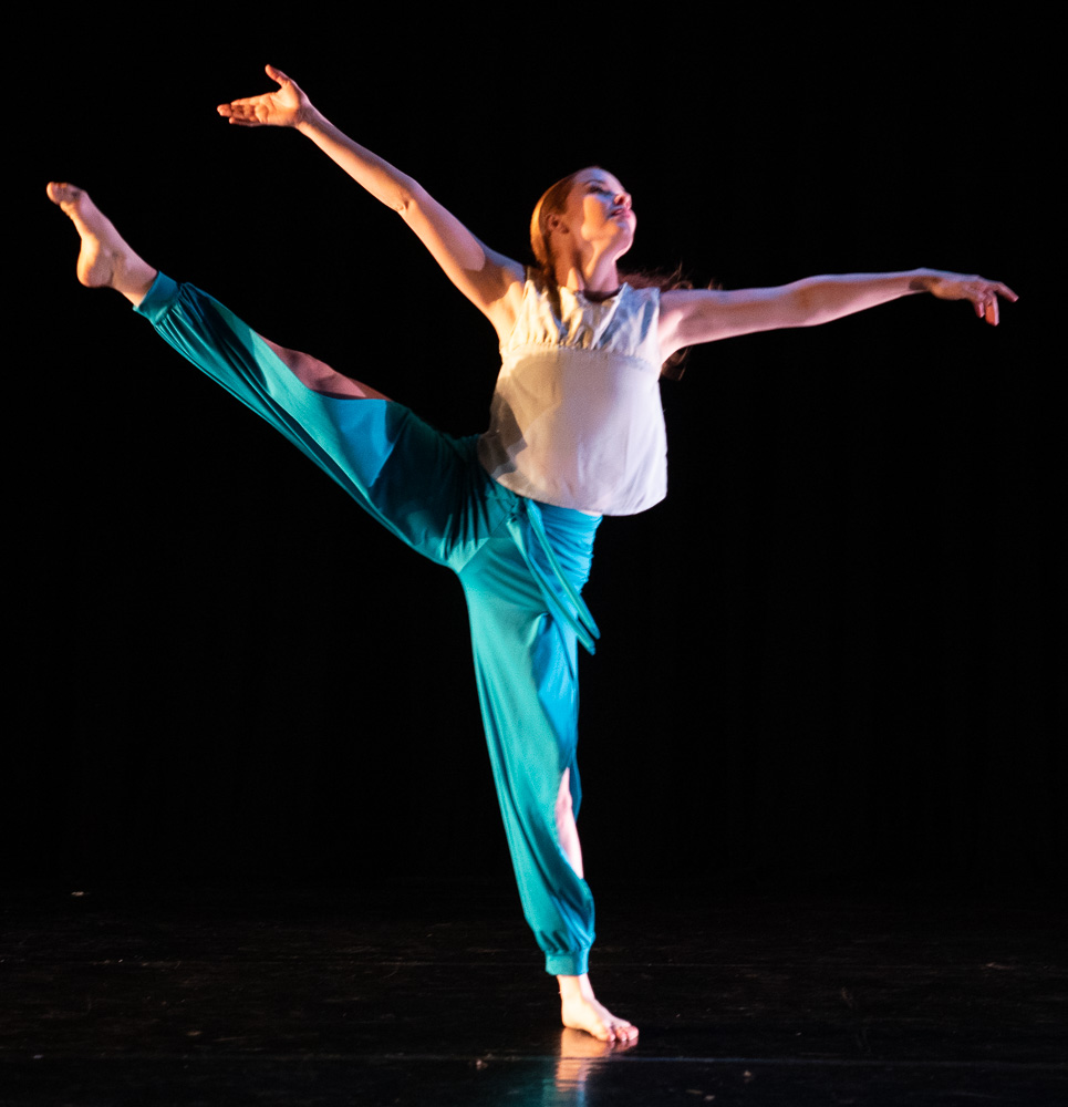 Studies show that dancing can make people happier; when we dance, our brains release endorphins which make us feel better. Also, dance movement can also be a wonderful source of expressive storytelling.

better-lemons.com/production/ben…