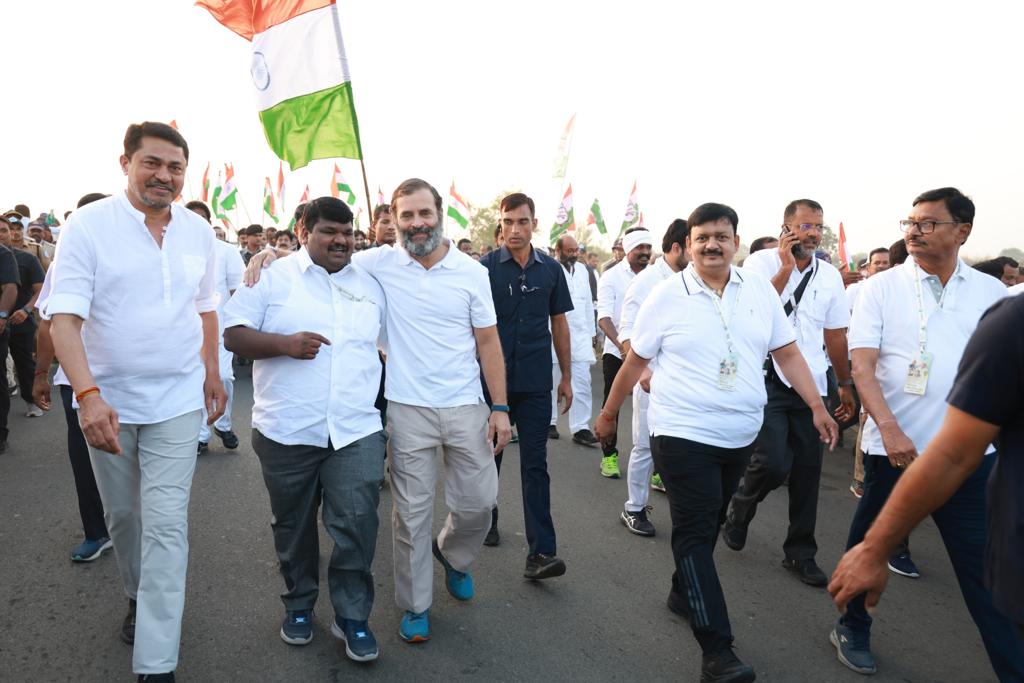 ShahrukhTak5's tweet photo. हर गुजरते दिन के साथ #BharatJodoYatra के प्रति लोगों का प्यार बढ़ता जा रहा है।

ये प्यार इसलिए है, क्योंकि उन्हें उम्मीद है कि ये यात्रा देश से नफ़रत को खत्म करेगी, जनता के मुद्दों को मुख्यधारा में लाएगी और हम भी लगे हुए हैं- लोगों की उम्मीदें पूरी करने के लिए। https://t.co/Vw5oUDk2d3