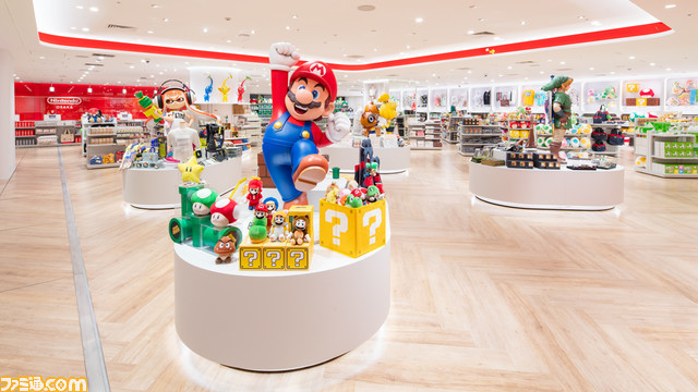 famitsu's tweet photo. 任天堂の直営オフィシャルストア“Nintendo OSAKA（ニンテンドーオオサカ）”が明日より大阪の大丸梅田店にてグランドオープン

『マリオ』や『どうぶつの森』、『ゼルダの伝説』など人気ゲームのグッズが登場。本店舗限定グッズや新商品、店舗写真なども公開された

 https://t.co/5sKGRtBH8k https://t.co/dTZgJ1a0kc