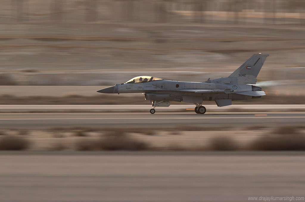 Draksphotos's tweet photo. Bahrain International Airshow 2022 (BIAS 2022). #SaudiHawk #RedArrow #F16 https://t.co/q0p0Cj1Laa