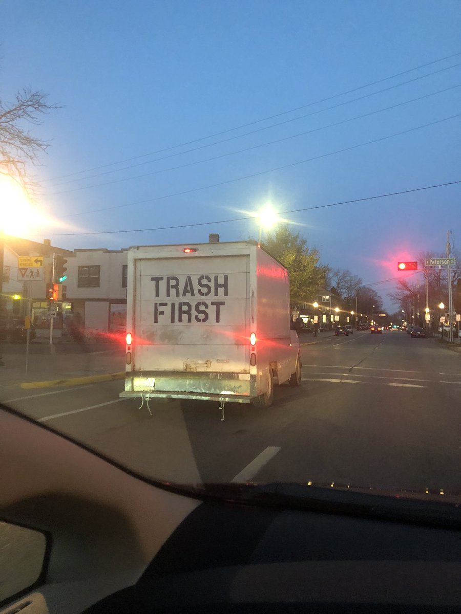 pointnopoint77's tweet photo. Rando car sighting. I wonder what’s going on here. #trashfirst #WTH https://t.co/E97T0h9d4d