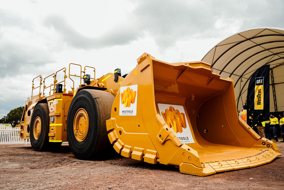 hellospoke_'s tweet photo. A WORLD-FIRST. 🌏 @spokecorporate was thrilled to attend @WesTrac_Cat's world-first handover event of the new diesel-electric Cat® R2900 XE #Underground Loader, which was delivered to @LimitedWestgold this week. Full release👉🏼https://t.co/7xfUCBlxg2
@CatMining @CaterpillarInc https://t.co/Bzp1TgYY7Q