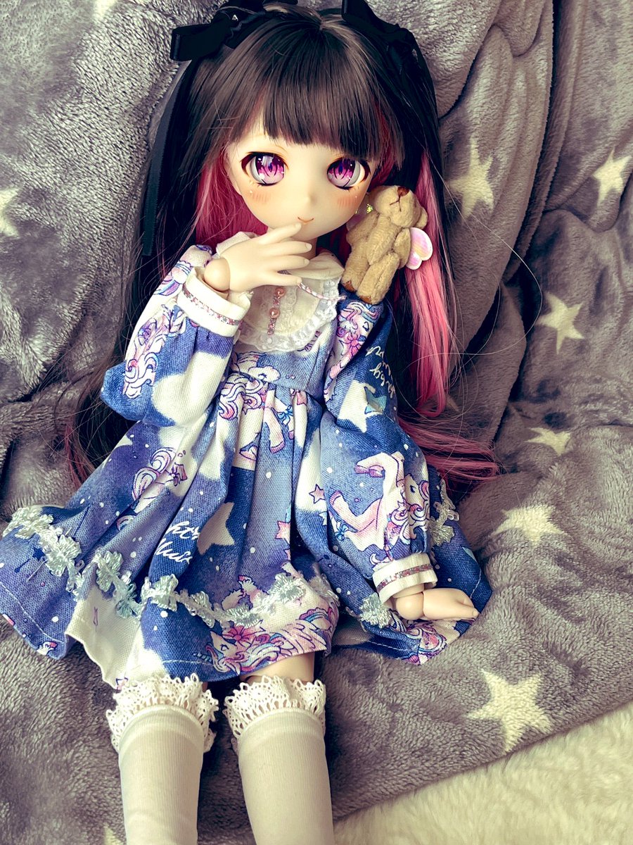 DollKonas's tweet photo. もちこさん(@mochi_doll )とまたまた素敵なご縁を頂きまして、可愛い可愛い28番ちゃんをお迎えしました！
名前は【朱花/しゅか】ちゃんです(*ᴗˬᴗ)

もう可愛すぎてアップしか撮ってないしデレデレしてる←
なでちゃんと共有なのではよボディ欲しい…！
 #もちっ子
 #insomnia_wig
 #しろうさ服 https://t.co/xciBDWYqiv