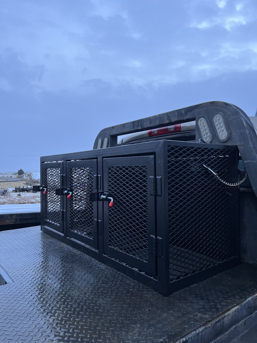 therealEEfab's tweet photo. Info in the comments!

#gundogs #workingdogs #stockdogs #hounds #malinois #bordercollies #mcnabs #catahoula #elevatedkennels #customkennels #doghouse #dogbox #dogpen #kennel #madeinamerica #smallbusiness #welding #whelpingkennels #outdoorkennels  #thepridedogfood #dogfood https://t.co/jUFZysVZas