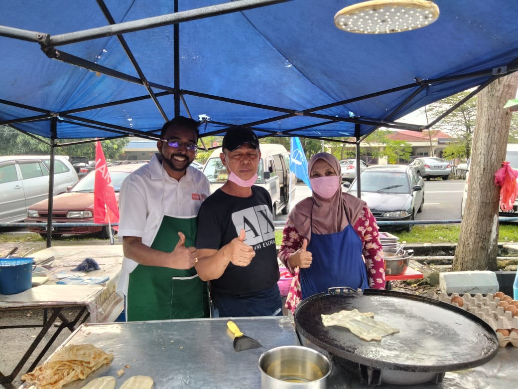 ManivananGowin's tweet photo. Program Membuat Roti Canai &amp; Char Koi
10 November 2022 | 7.30am | Pasar Pagi Teluk Bunut

#KitaBoleh
#AyuhMalaysia 
#Harapan
#ManivananGowin
#MaruahKualaLangat
#IniUsahaBersama https://t.co/35DifMZi1Y