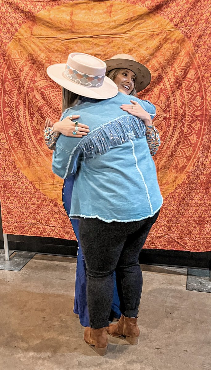 EmileeKayser's tweet photo. Ya no.. not many people can say they are besties with the newest female/new vocalist of the year… but I think I can ;) so dang proud of this girl. Most humble and genuine artist/ person I’ve met yet. You deserve these awards more than anyone♥️ @laineywilson @FastLainers https://t.co/VIQrYfNHKN