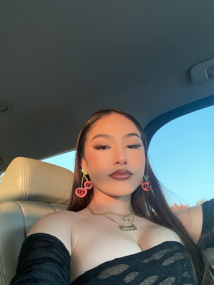 araaceliixx's tweet photo. #NewProfilePic +1 🖤🖤 https://t.co/YQDXWWvEB8